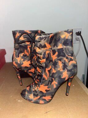 TROLLZ-1 high heel booties Women – Orange Camo 7.5